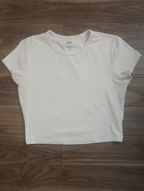 2/$10🔥UNIQLO White Women's Crew Neck Short Sleeve Top